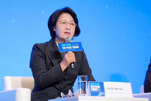 추미애 지사가 28일 소노캄 고양에서 경기도와 통일부 프리드리히 에버트 재단이 공동 개최한 ‘2026 DMZ OPEN 에코피스포럼’에서 발언을 하고 있다 사진경기도