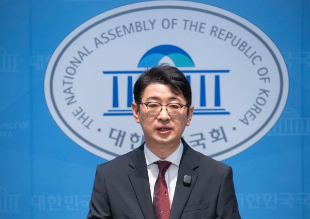 주진우 국민의힘 의원이 지난 27일 국회 소통관에서 이재명 대통령과 가족의 태릉 CC 예약 관련 기자회견을 하고 있다사진연합뉴스