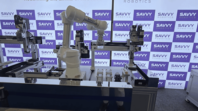 A robot arm from Savvy Robotics carries sample dishes at the BIX 2026 held in COEX Oct 28 2026 AJP Kim Dong-young