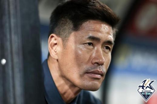 Cựu cầu thủ huyền thoại Seol Ki-hyeon trở thành huấn luyện viên của Kim Hae FC tại K League 2