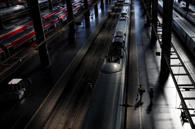 Choque de trenes en España deja 30 muertos; seis pasajeros surcoreanos resultan levemente heridos