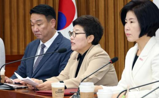 아주대 소아응급 전문의 7명 사직 의사…野 경찰 압수수색 감찰해야