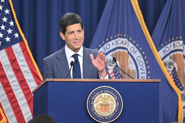 BOK stays cautious as Fed turns less hawkish