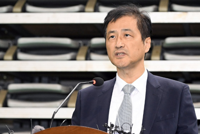 이태한 선거관리위원회 특별검사가 지난 28일 선관위 특검의 6·3 지방선거 투표용지 공개검증이 열리는 서울 송파구 올림픽공원 핸드볼경기장에서 기자회견을 하고 있다 사진공동취재단 연합뉴스