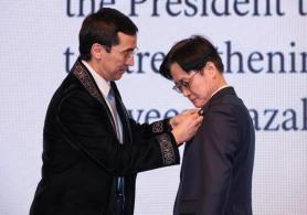Kazakhstan awards friendship order to Korean industry minister