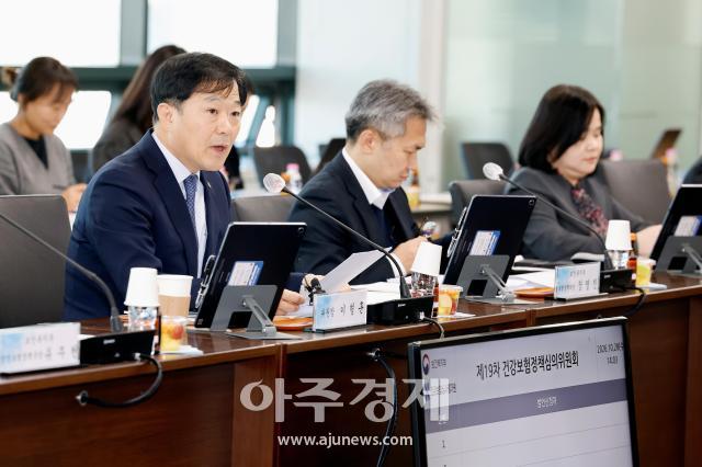 이형훈 보건복지부 제2차관이 28일 열린 ‘2026년 제19차 건강보험정책심의위원회’에서 발언을 하고 있다 사진보건복지부