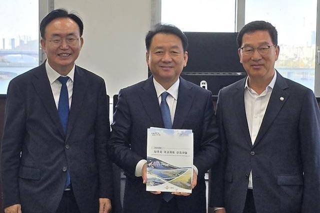 윤병태 나주시장사진 왼쪽이 신정훈 의원사진 오른쪽과 함께 