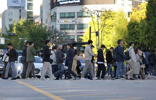 韩国每周工作4.5天制度获近七成支持 小微企业面临实施难题
