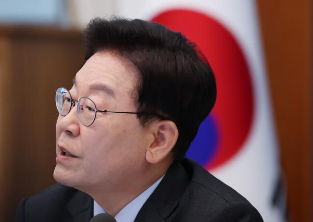 이재명 대통령이 지난 27일 청와대에서 열린 국무회의에서 발언하는 모습 사진연합뉴스