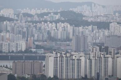 서울 아파트값 90주째 올랐지만…상승폭 줄고 매물 늘어