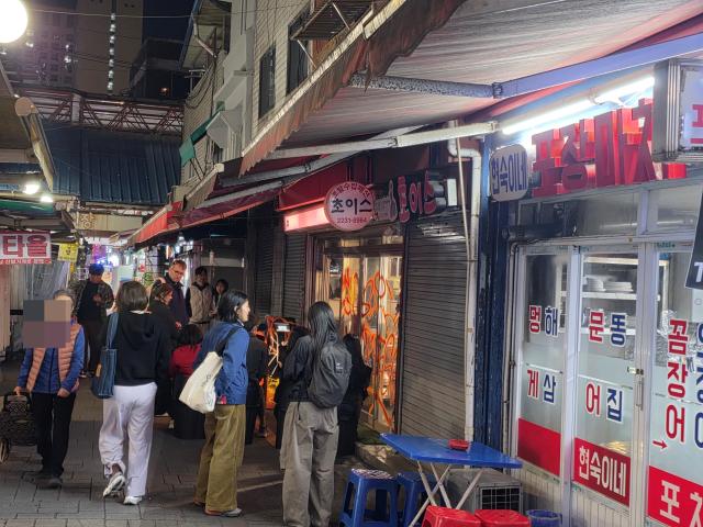 밤에도 생기 넘치는 전통시장 夜~ 好... 야시장 낭만에 취하다