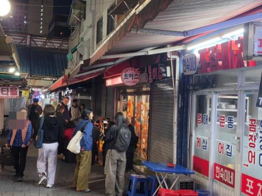 夜晚依旧充满活力的传统市场——沉醉于夜市的浪漫