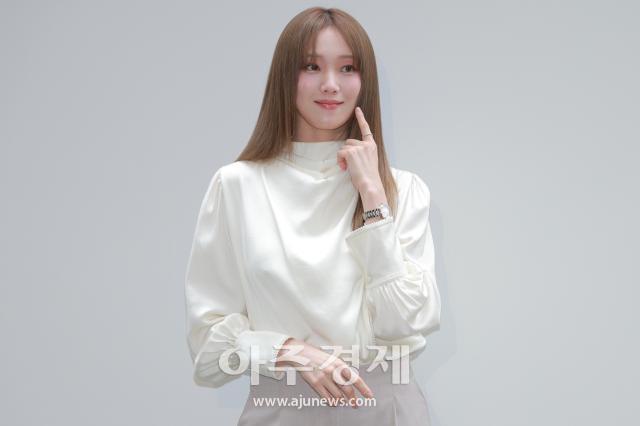 Lee Sung-kyung luce elegante en evento de lanzamiento de la colección Longines Master