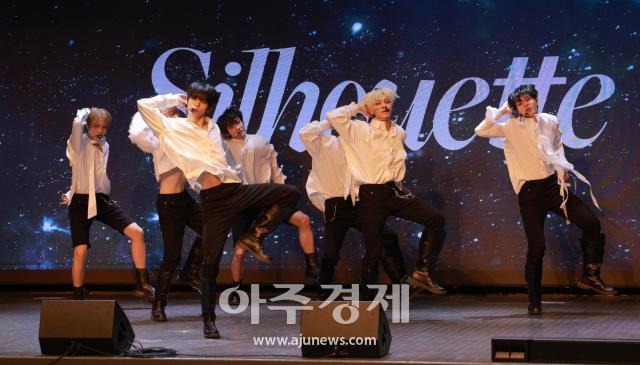 [Foto] N.TOP regresa con WE:BLOOM