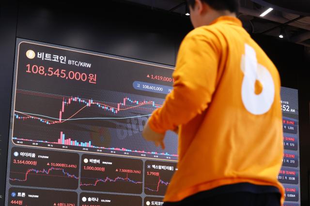 코인 과세 두 달 앞두고 두나무·빗썸 CEO 만나는 與…준비부터 유예론 힘받나