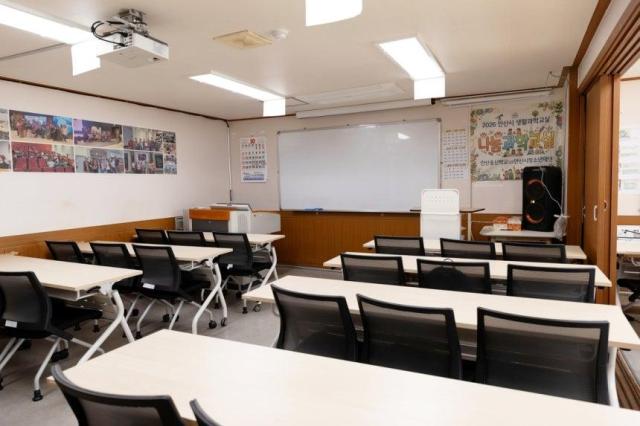 한샘이 개선한 안산용신학교 교실 전경 사진한샘
