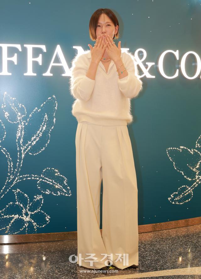 Kim Na-young posa en evento emergente de Tiffany & Co. en Busan