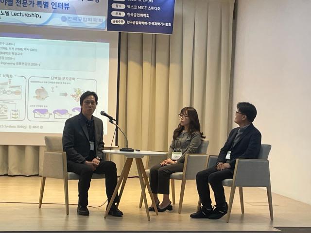 강택진  곽선영  김진웅 사진이효정 기자