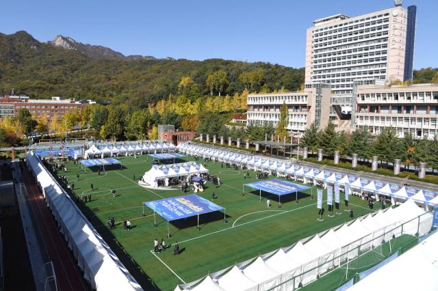 Kookmin alumni coach nearly 2,000 job seekers at campus career fair