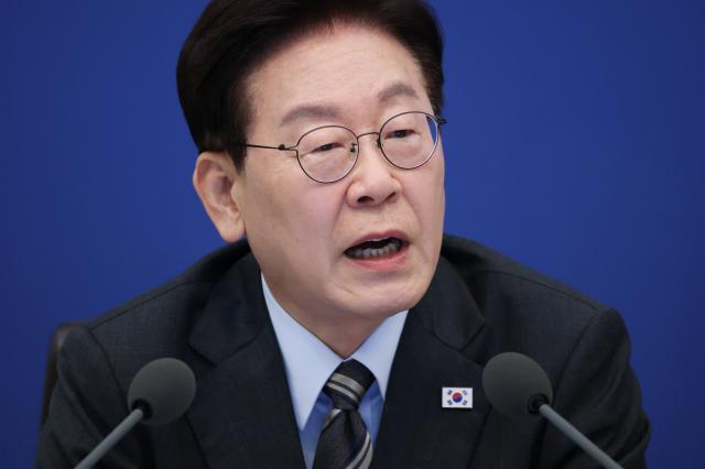 Lee Jae-myung responde a críticas sobre frecuentes viajes al exterior: Recibo inyecciones de suero mientras sangro de la nariz
