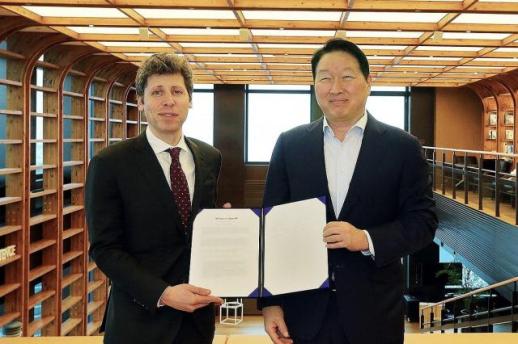 Chủ tịch SK Group Choi Tae-won có buổi ăn trưa với Sam Altman tại Hàn Quốc, thảo luận về hợp tác trung tâm dữ liệu AI và HBM