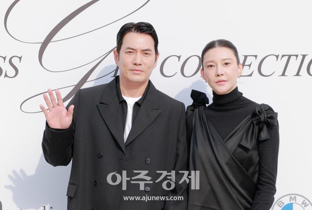 주상욱·차예련 부부가 15일 서울 서초구 예술의전당 음악광장에서 열린 미스지콜렉션 27 SS 패션쇼 포토콜에 참석해 포즈를 취하고 있다 20261015사진유대길 기자 dbeorlf123ajunewscom