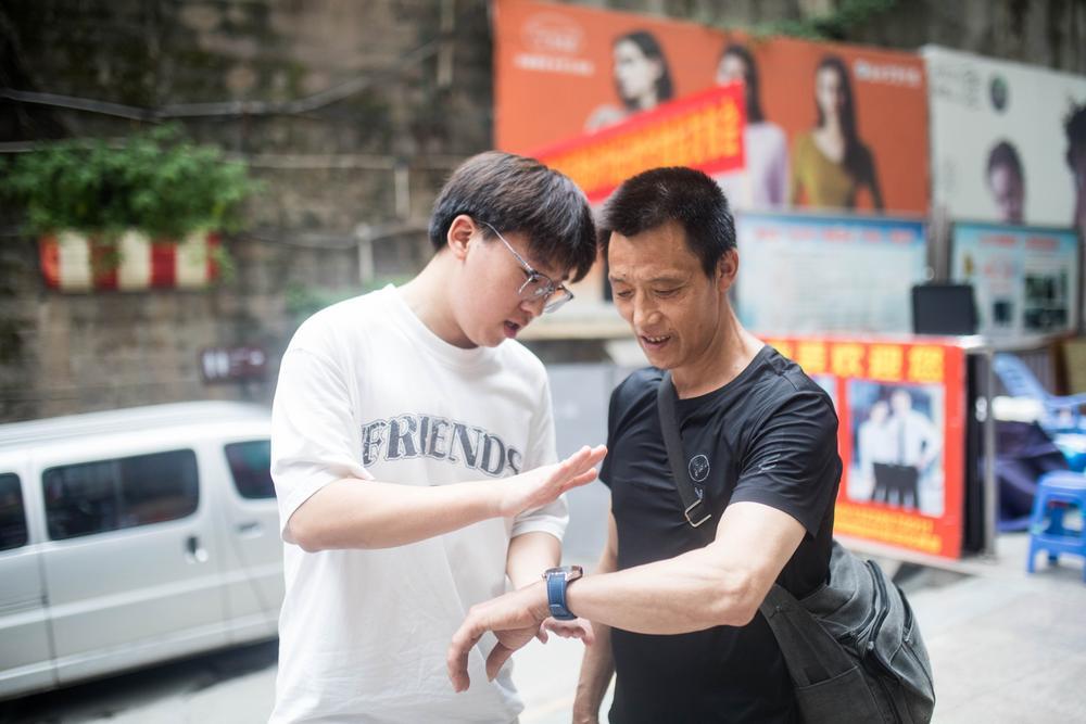 [사진] 아버지의 날 맞아 사랑과 감사 담은 아들의 선물