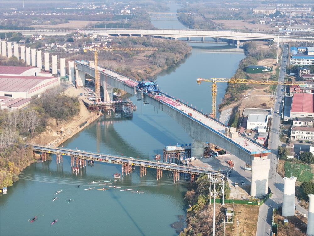 [사진] 中 후위룽고속철도 퉁타이양 특대교 연결