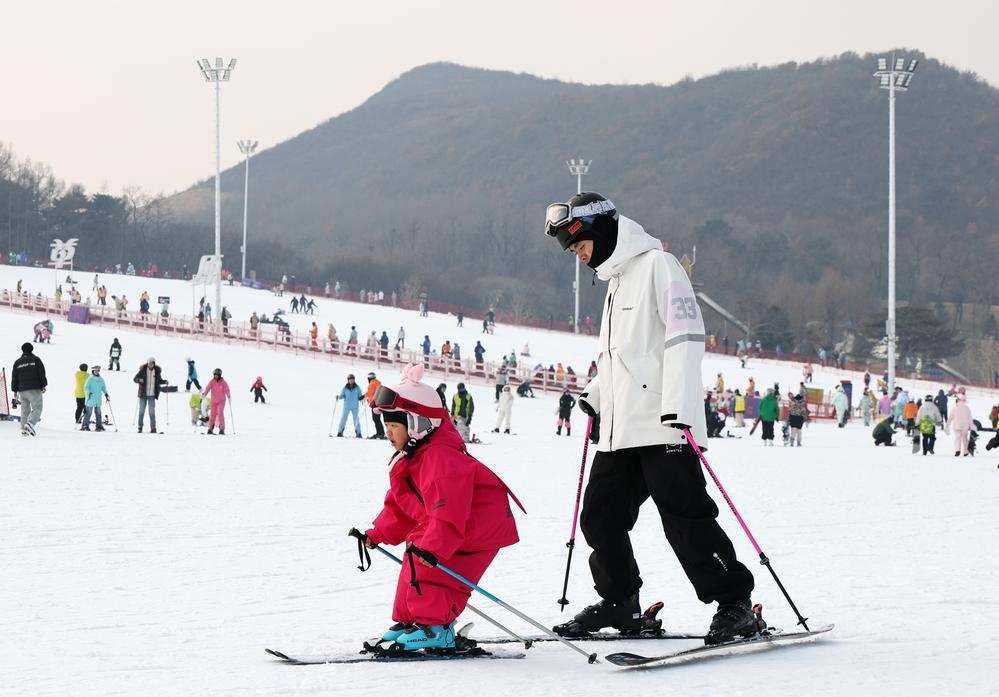 [사진] 영차영차~ 스키 배우는 어린이