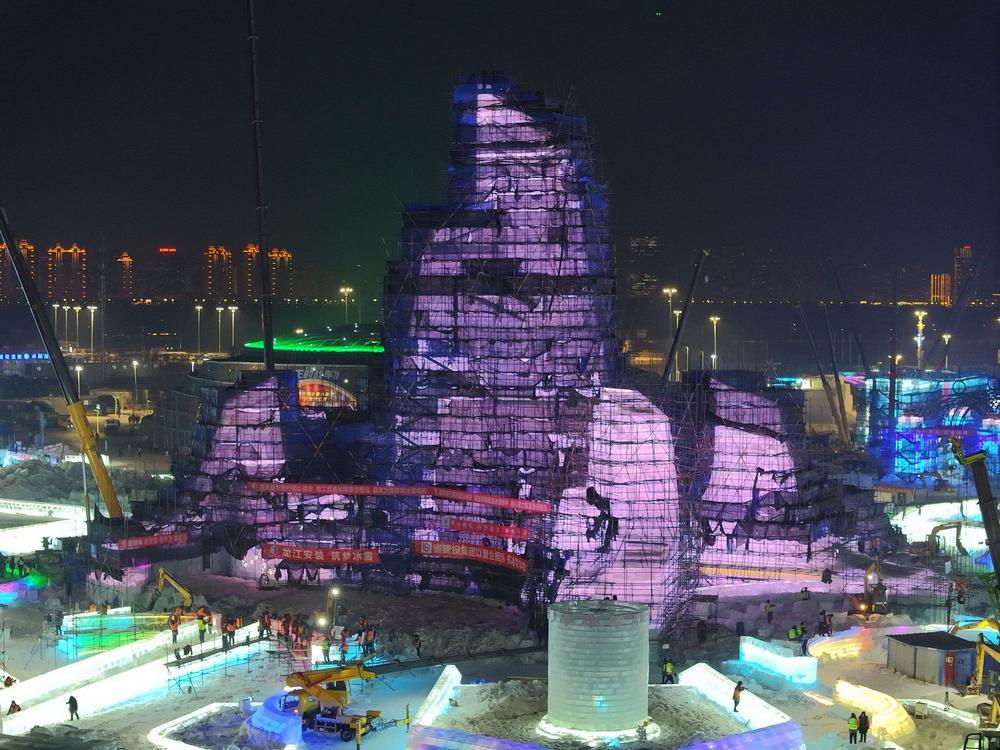 [사진] 조명 밝힌 中 하얼빈 빙설대세계 주탑