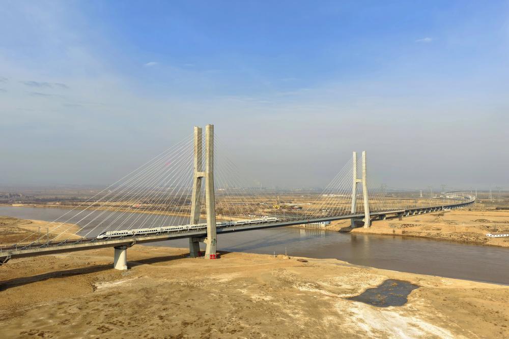 [사진] 힘차게 달리는 中 바오인 고속철도 테스트 열차