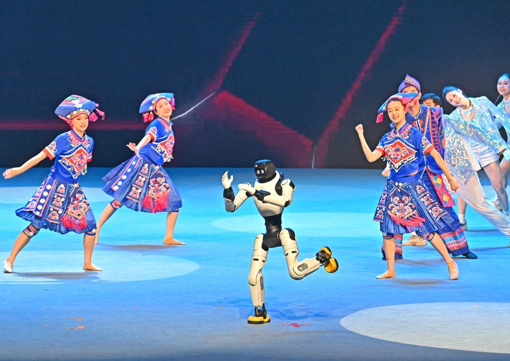 [사진] 로봇과 함께 흥겨운 춤사위~