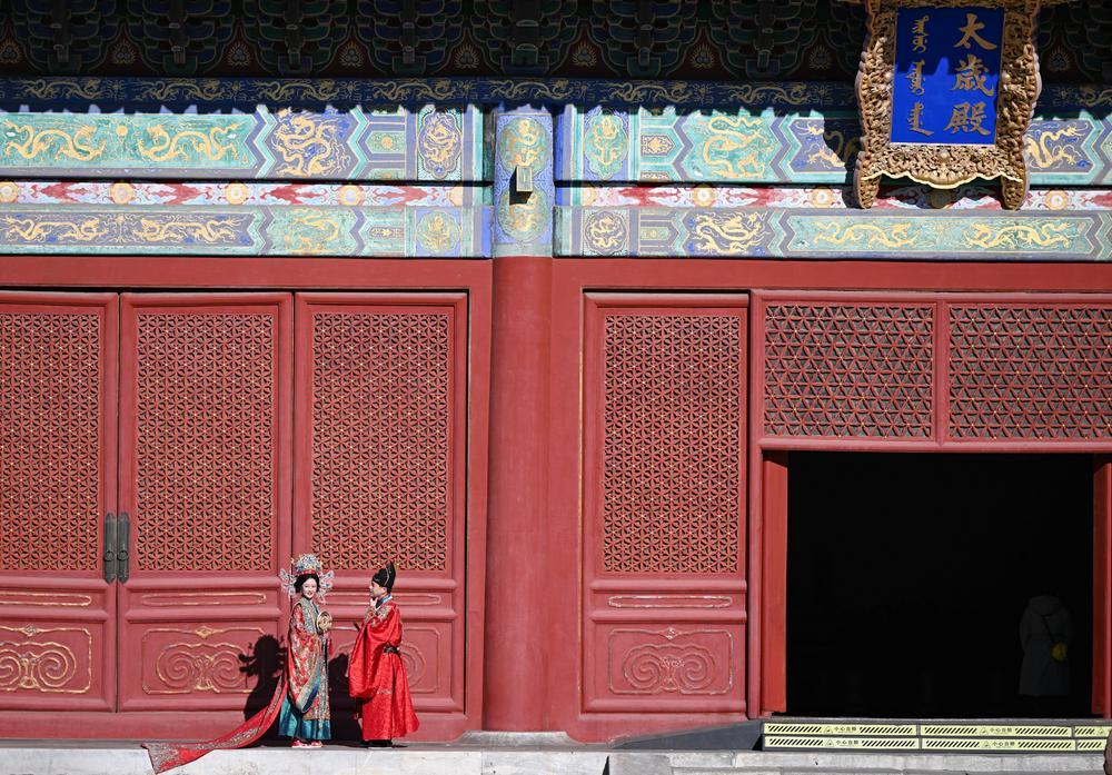 [사진] 전통 의상 입고 셴눙탄에서 기념사진 찰칵