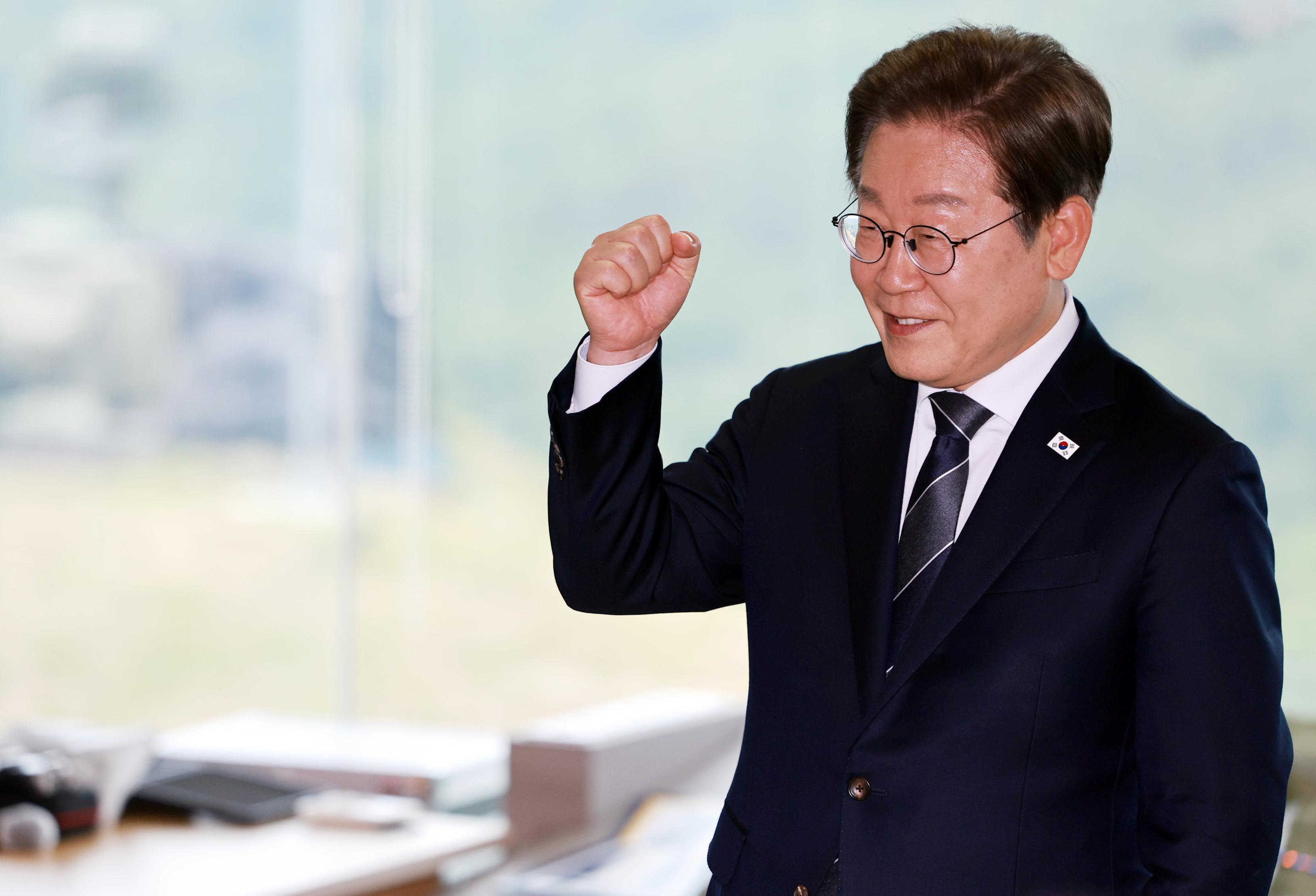 李在明首份成绩单出炉施政好评率为58.6%