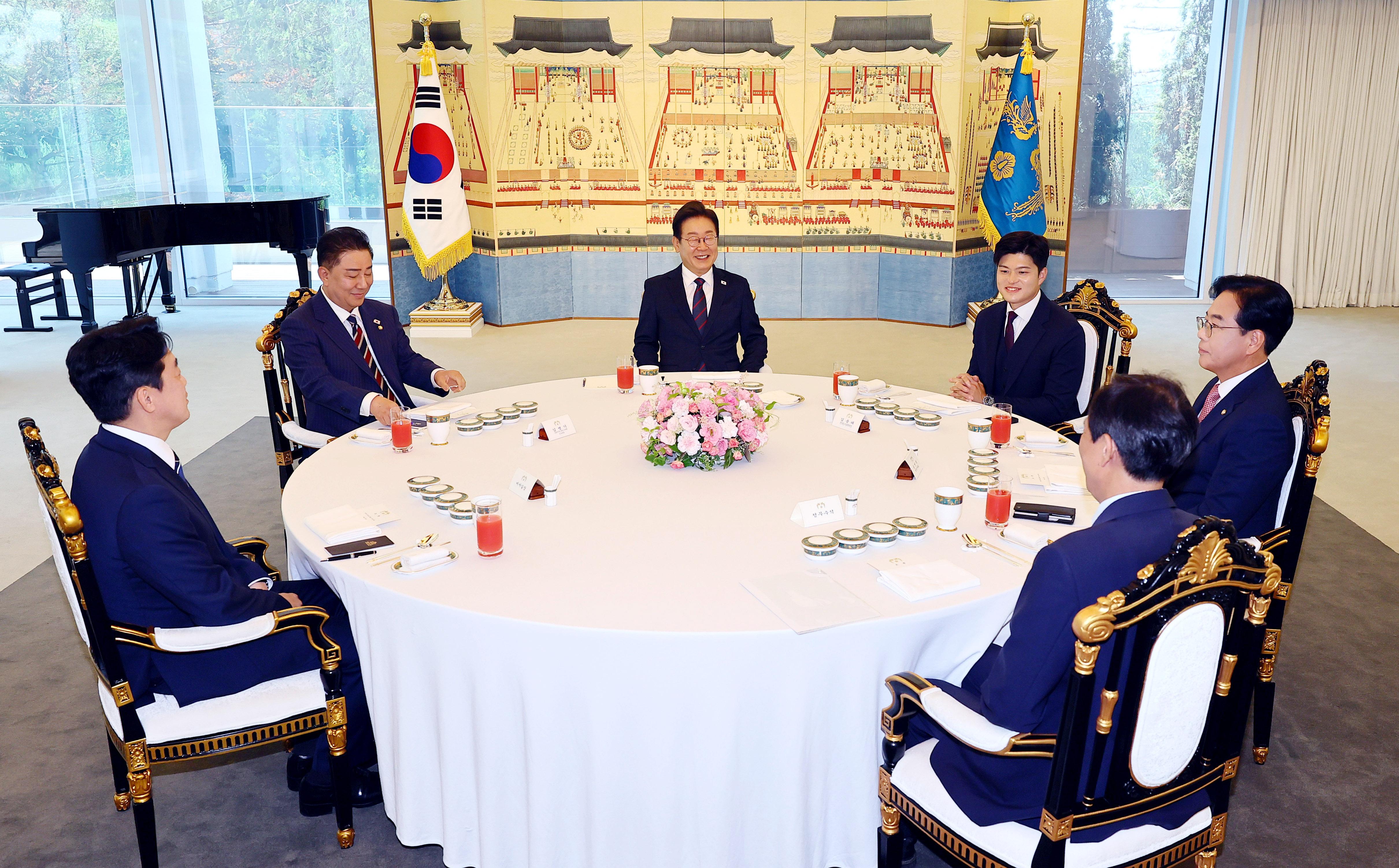 李在明就任后首邀朝野会晤